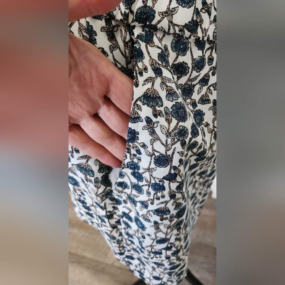 ANN TAYLOR LOFT FLORAL SLEEVELESS ROMPER - Picture 6 of 10
